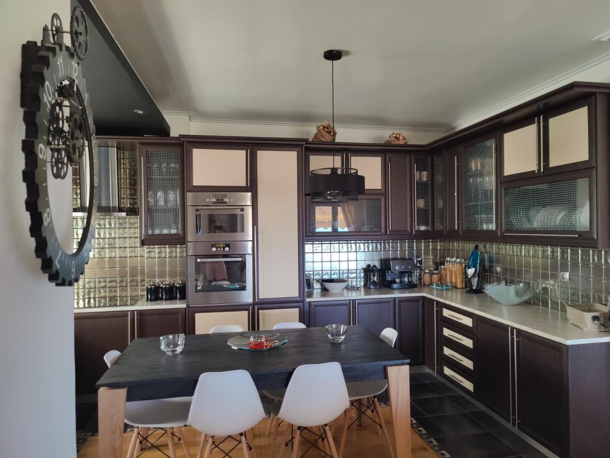 John'S Modern Apartments Artemida Luaran gambar